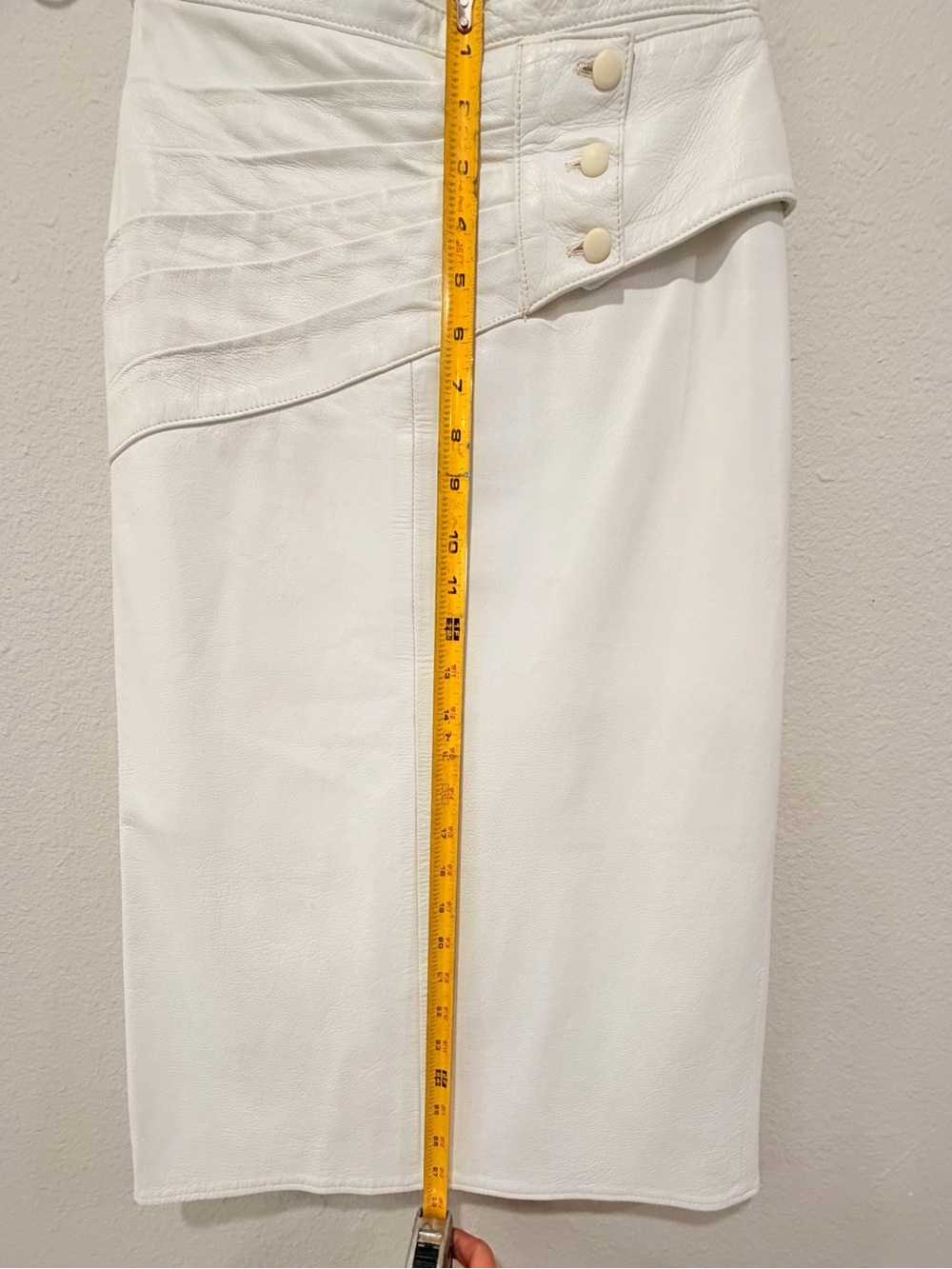 Vintage Vakko Cream Leather Pencil Skirt, Ruched Waist, Quiet Luxury. Old Money - Picture 13 of 17